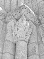 Lescure-d'Albigeois, Eglise St-Michel, Portail, Chapiteaux (12)